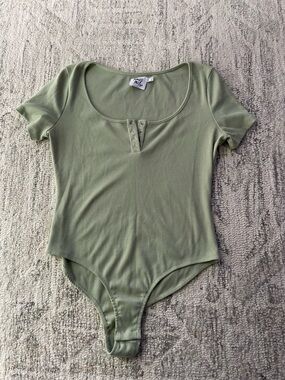 Princess Polly Ribbed Short Sleeve Henley Bodysuit - Light Sage